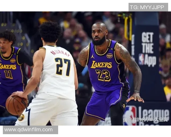 湖人对掘金比赛结果揭晓球迷热议精彩瞬间与关键时刻