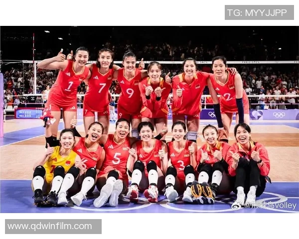 中国女排奋勇争先迎战泰国队期待再创辉煌展现团队精神与竞技实力