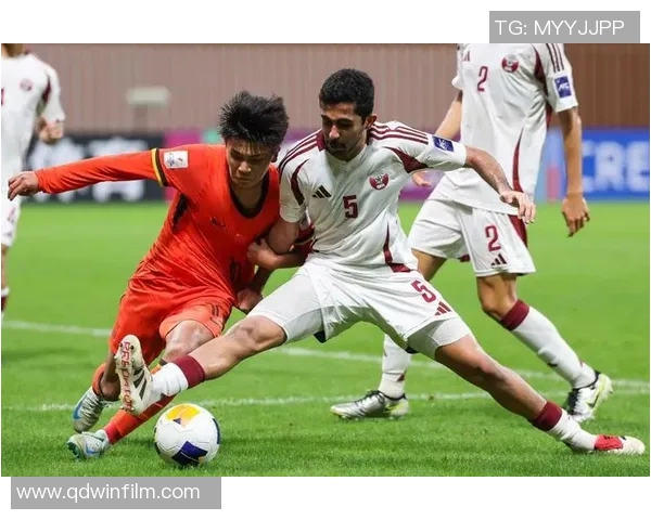 卡塔尔与中国足球对决精彩瞬间图片回顾与分析 卡塔尔与中国足球对决精彩瞬间图片回顾与分析