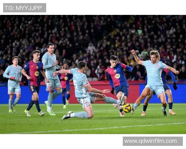 巴萨与皇家对决再掀经典战火球迷期待精彩瞬间和激烈碰撞 巴萨与皇家对决再掀经典战火球迷期待精彩瞬间和激烈碰撞